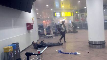 Dos bombas en el aeropuerto sorprendieron a los viajeros