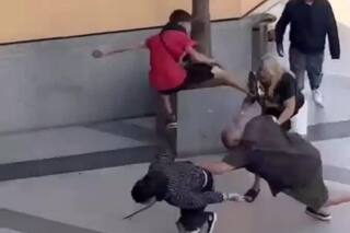 Seis adolescentes le robaron a una pareja argentina afuera de un shopping de Chile