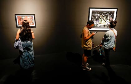 "Brutto" reúne collages digitales que, tras exponerse en el Museo Mar y el Teatro Argentino, se ven por primera vez en la ciudad con una sola condición: que sea gratis