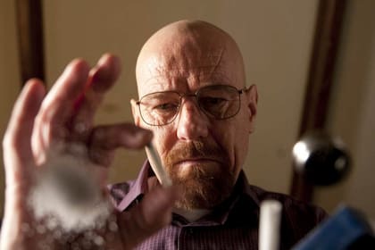 Bryan Cranston como Walter White, un profesor de química devenido en narcotraficante 