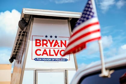 Bryan Calvo se convierte en el alcalde más joven de Hialeah tras la victoria electoral en Florida