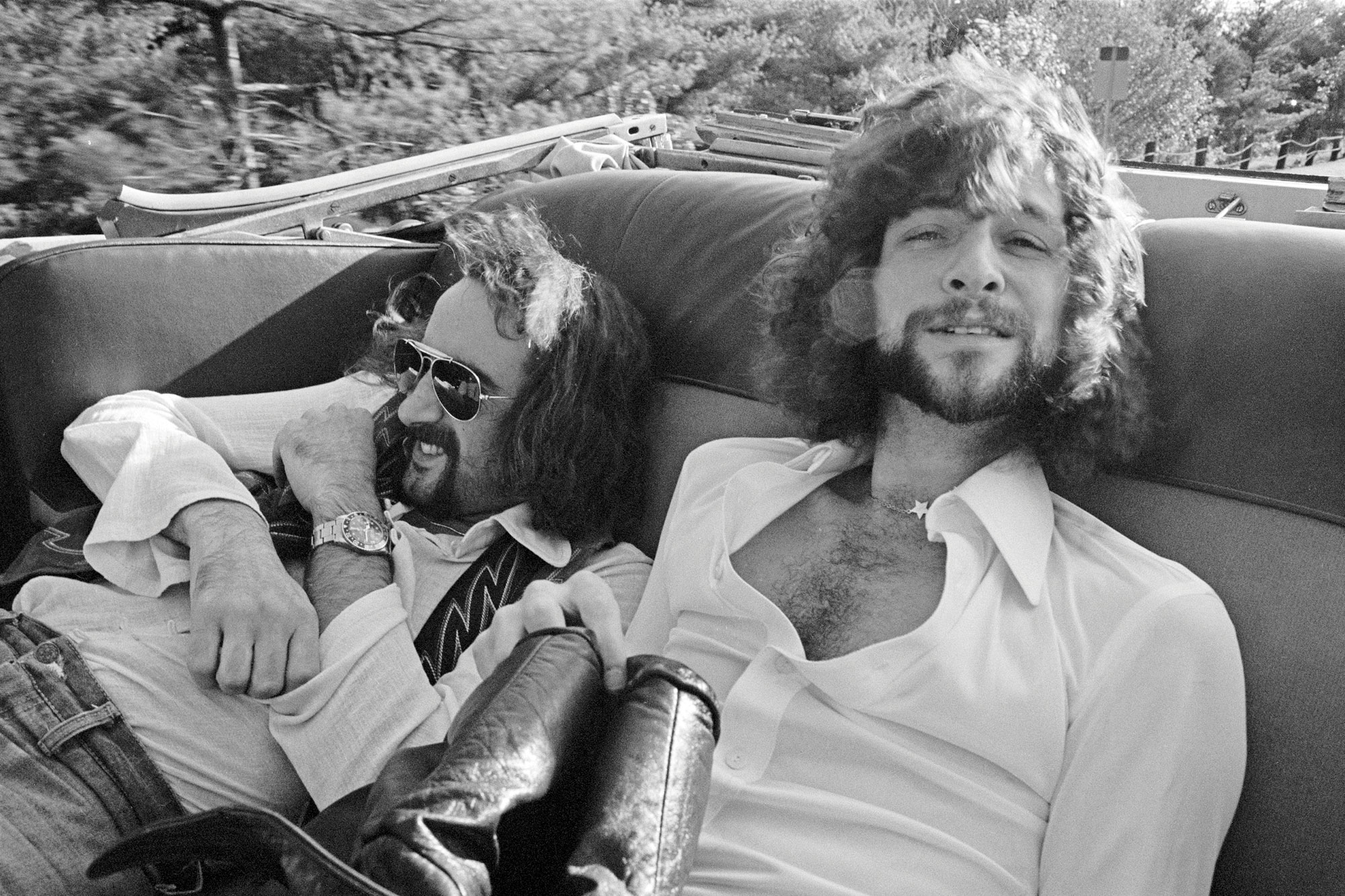 Buckingham con Mick Fleetwood en 1975. El baterista lo invitó a él y a Nicks, entonces pareja, a la banda