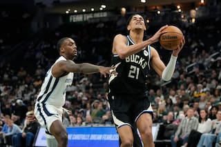 Bucks superan 131-115 a Grizzlies en duelo de equipos diezmados