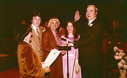 Budd Dwyer y su familia cuando jutó en la oficina del Tesoro