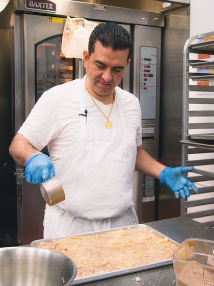 Buddy se hizo cargo de su pastelería desde la muerte de su padre cuando tenía 17 años