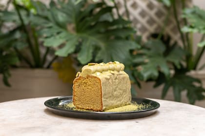 Budín de full pistacho con ganache y baño verde de Jimena Fuster