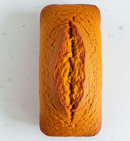 Budín de naranja listo en 35 minutos con solo cinco ingredientes y sin materia grasa