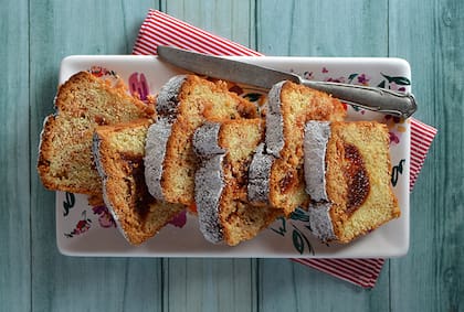 Budin de vainilla y membrillo de temporada.