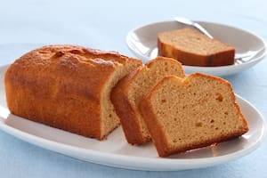 Budín de yogur, vainilla y dulce de leche
