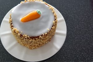 Budín esponjoso de zanahoria y naranja con crema de mascarpone