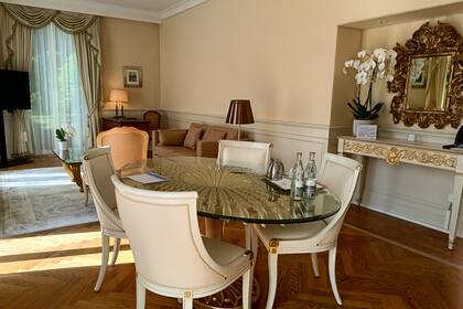 Buen gusto y confort distinguen a las amplias habitaciones del complejo suizo