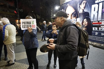Buenos Aires 12 sept2025
Cacerolazo en Av. Federico Lacroze y Álvarez Tomás en repudio a los vetos presidenciales.
