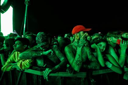 Entre el público convivieron niños de siete acompañados por sus padres, mayoría de adolescentes y jóvenes pero también seguidores adultos del fenómeno de la música urbana