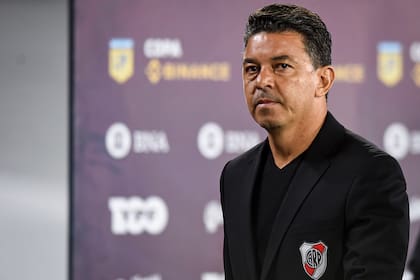 BUENOS AIRES, ARGENTINA - MARCH 20:  Marcelo Gallardo coach of River Plate leaves the pitch after losing a Copa de la Liga 2022 match between River Plate and Boca Juniors at Estadio Monumental Antonio Vespucio Liberti on March 20, 2022 in Buenos Aires, Argentina. (Photo by Marcelo Endelli/Getty Images)