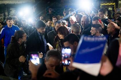 BUENOS AIRES, ARGENTINA - SEPTEMBER 01: Vice President of Argentina Cristina Fernandez (C) greets supporters that waited for outside her home at Recoleta neighborhood after opening a session at the National Congress on September 1, 2022 in Buenos Aires, Argentina. A man who triggered and did not fire a loaded gun at point-blank range toward Cristina Fernandez was detained outside her home on Thursday night. President of Argentina Alberto Fernandez in a national broadcast announced a national holiday for Friday September 2. (Photo by Tomas Cuesta/Getty Images)