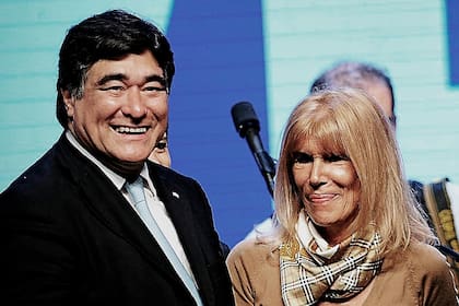 Carlos Zannini y su esposa, Patricia Alsúa, se dieron la primera dosis de la Sputnik V el 22 de enero. Los registraron como "personal de salud"