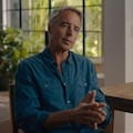 Dan Buettner, experto en longevidad, revela que la gente que más vive no hace estos dos ejercicios