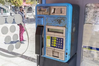 La paradoja del teléfono público: nadie se hace cargo, pero cuestan millones al año