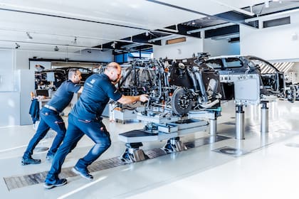 Bugatti creó un nuevo motor V16 para su hypercar