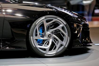 El motor es de 16 cilindros y 1500 caballos de fuerza