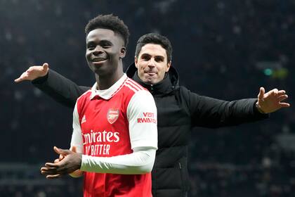 Bukayo Saka, crack de Arsenal que creció en Ealing, oeste de Londres, eligió la selección inglesa. (AP Photo/Frank Augstein)