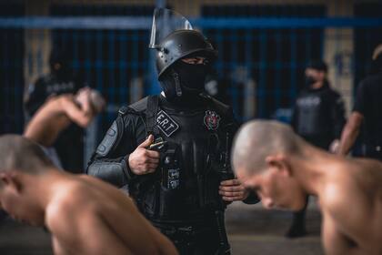 Bukele enfrentó críticas internacionales por sus métodos de detención aplicados en El Salvador