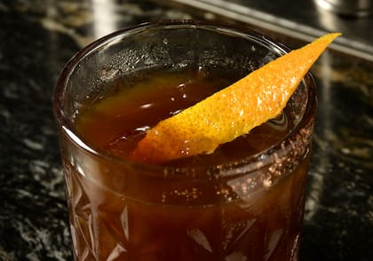 Bulebar mezcla medidas de Jack Daniel’s, Chivas Regal y The Famous Grouse en cócteles como Boulevardier y Dracarys