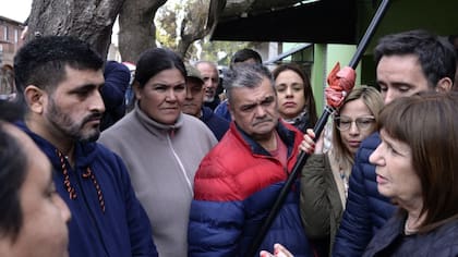 Bullrich, durante su recorrida por Pilar y Escobar