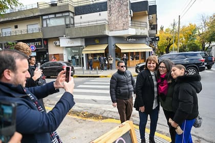 Bullrich visitó Villa Lugano y habló con vecinos que esperan que se presente como candidata en 2027