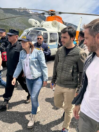 Bullrich y Torres al llegar en helicóptero al predio desalojado