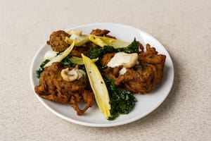 Buñuelos de kale con alioli