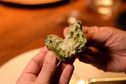 Buñuelos de mandioca y espinaca