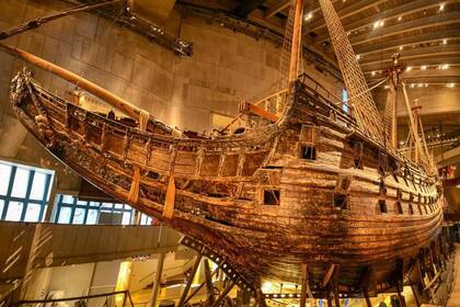 El Vasa era el símbolo del poderío militar del reino, pero se hundió en su viaje inaugural en aguas de Estocolmo debido a errores de diseño que le impidieron flotar.