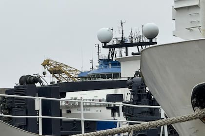 Buque científico Falkor (Too), en la dársena E del Puerto de Buenos Aires