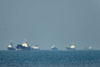Buques de carga anclados en el estrecho de Ormuz frente a Bandar Abbas, Irán.