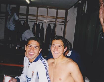 Burdisso con Riquelme, la mágica noche de Tokio en 2000: Boca campeón del mundo ante Real Madrid; el exdefensor ganó tres veces la Libertadores y dos la Intercontinental