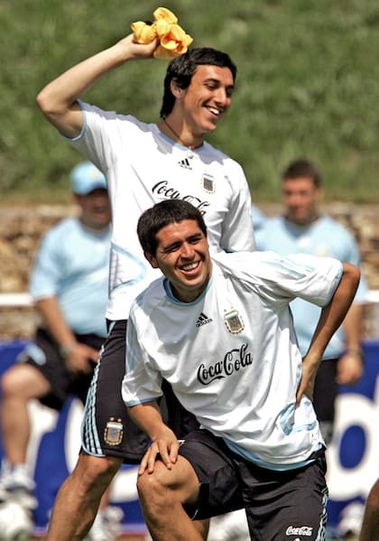 Burdisso y Riquelme en un entrenamiento en Alemania antes de disputar el mundial del 2006