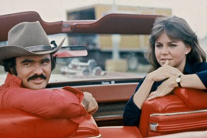 Burt Reynolds y Sally Field en Smokey and the bandit.