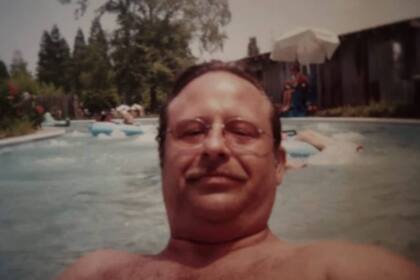 Burt Template, el padre de Anthony, fue asesinado por su hijo y luego se descubrió un oscuro historial de abusos