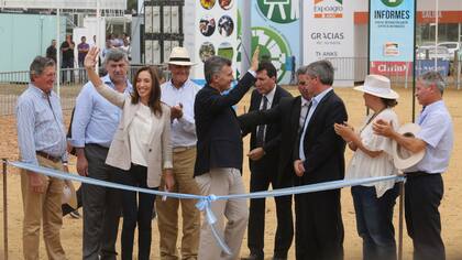 Buryaile, María Eugenia Vidal y Macri, con directivos de La Nacion y Clarín