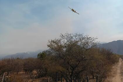 Buscan un avión hidrante que desapareció en el Cerro Velasco en La Rioja
