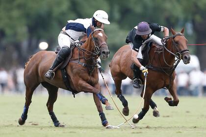 Buscando la bocha ante Pablo Mac Donough: Facundo Pieres es la carta fuerte de Ellerstina y su capitán