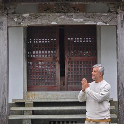 "Buscando un símbolo de paz", escribió Massaccesi junto a esta imagen de Japón en su viaje por Asia