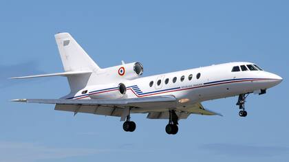 Avión de búsqueda Falcon 50 de Francia. En disponibilidad