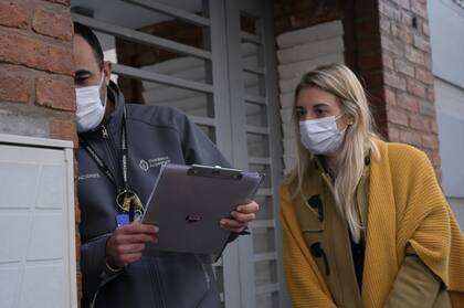 Búsqueda de contagiados puerta por puerta