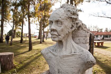 Busto de Juan L. Ortiz en Gualeguay.