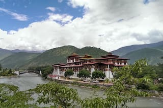 Cómo es Bután, el remoto reino del Himalaya que ahora se abre al mundo