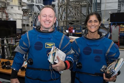 Butch Wilmore y Suni Williams son los astronautas que tripulan la nave espacial Starliner de Boeing y que permanecen varados en el espacio