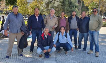 Buttiero (quinto de izquierda a derecha), junto a un grupo de productores cordobeses durante el acto el sábado pasado en Plaza de Mayo