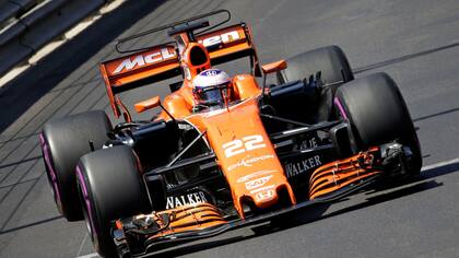 Button, en acción durante la carrera de Monaco con McLaren